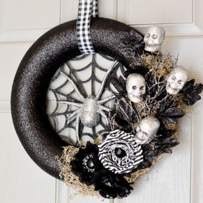 Spiderweb Wreath | A Pumpkin and a Princess | Craft Collector