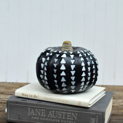 Triangle Pattern Pumpkin | Sisters, What! | Craft Collector